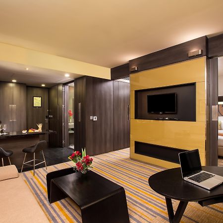 Novotel Kolkata Hotel And Residences Dış mekan fotoğraf Suite at the hotel