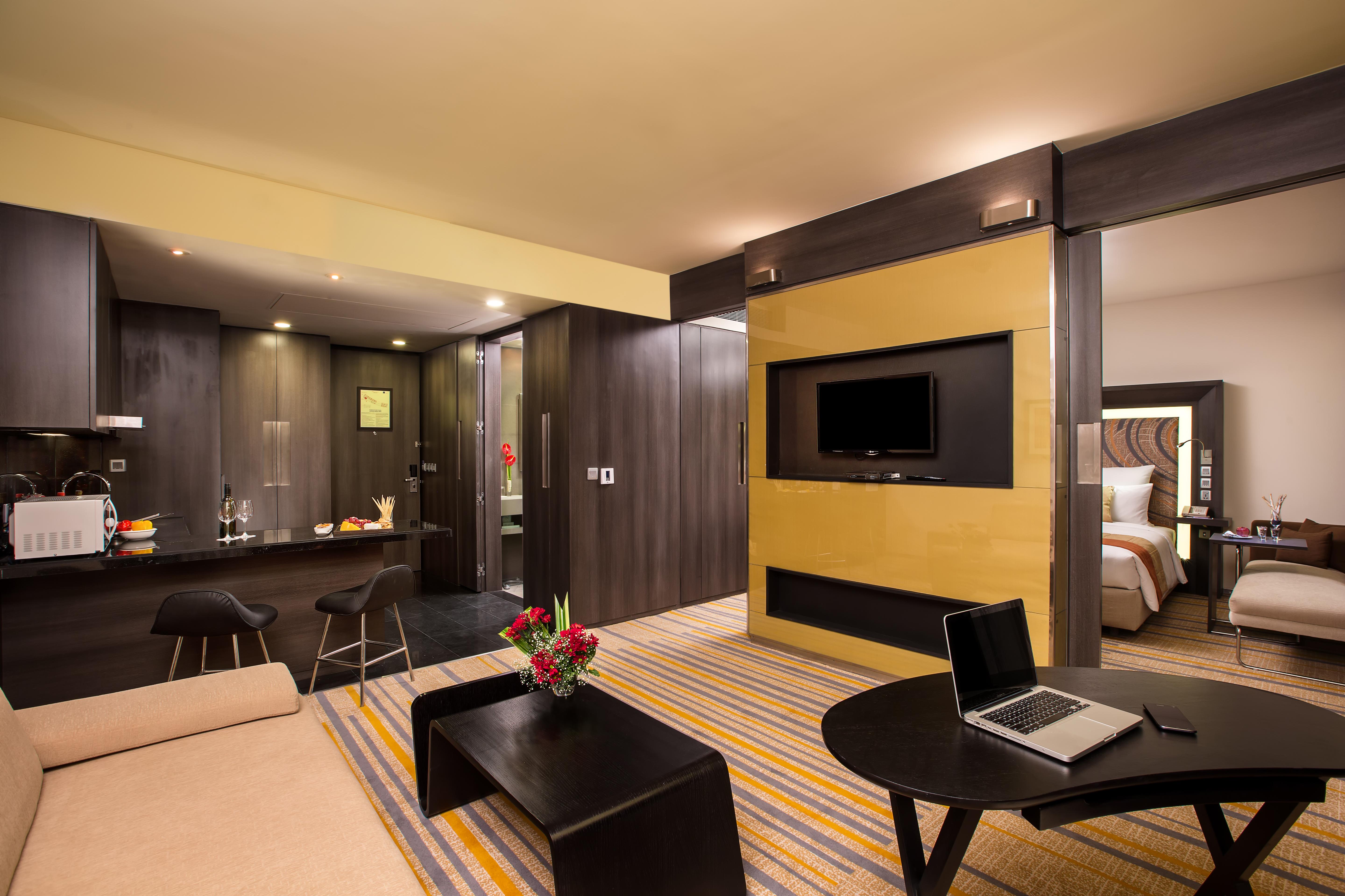 Novotel Kolkata Hotel And Residences Dış mekan fotoğraf Suite at the hotel