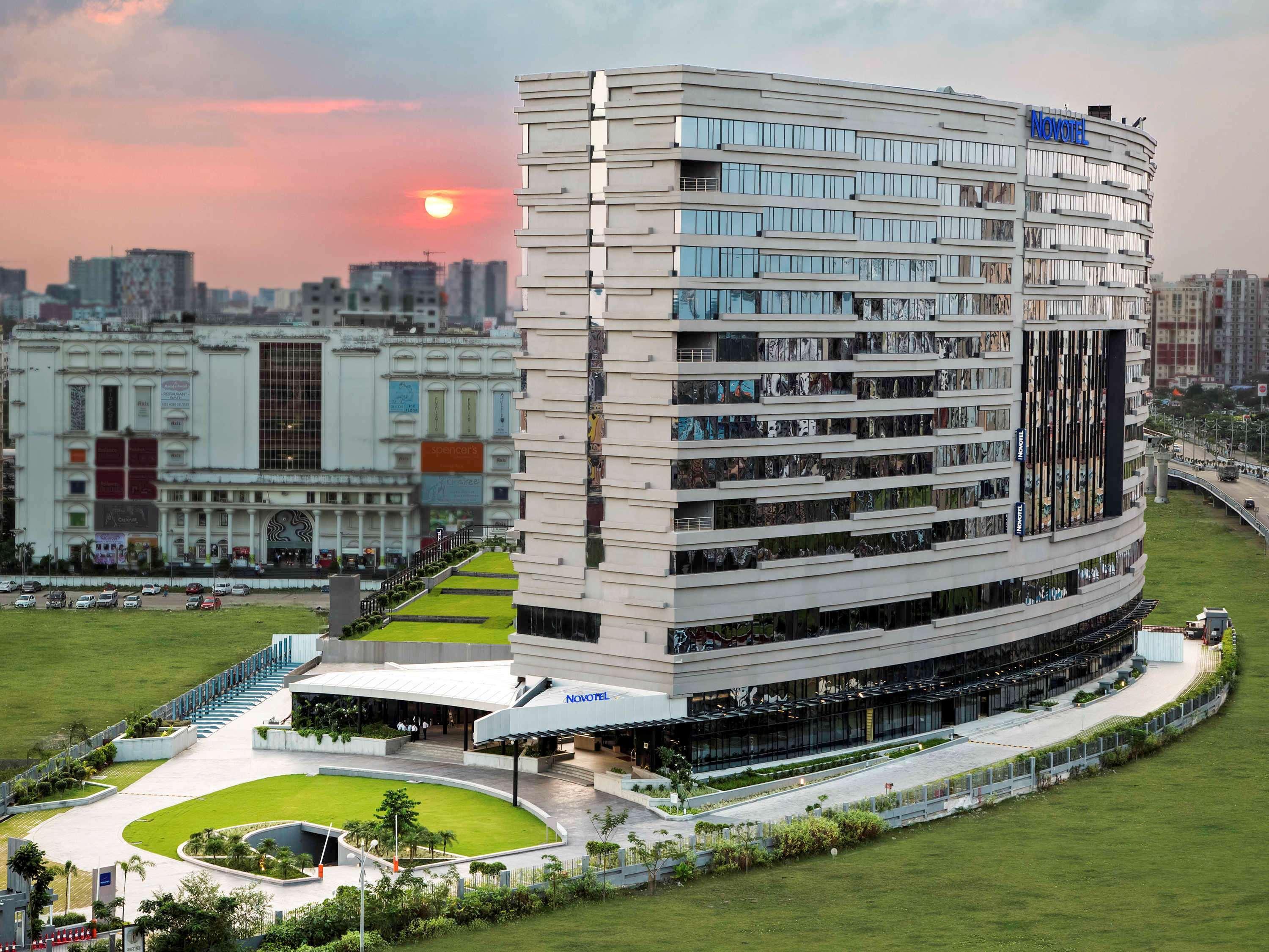 Novotel Kolkata Hotel And Residences Dış mekan fotoğraf The Westin Dhaka