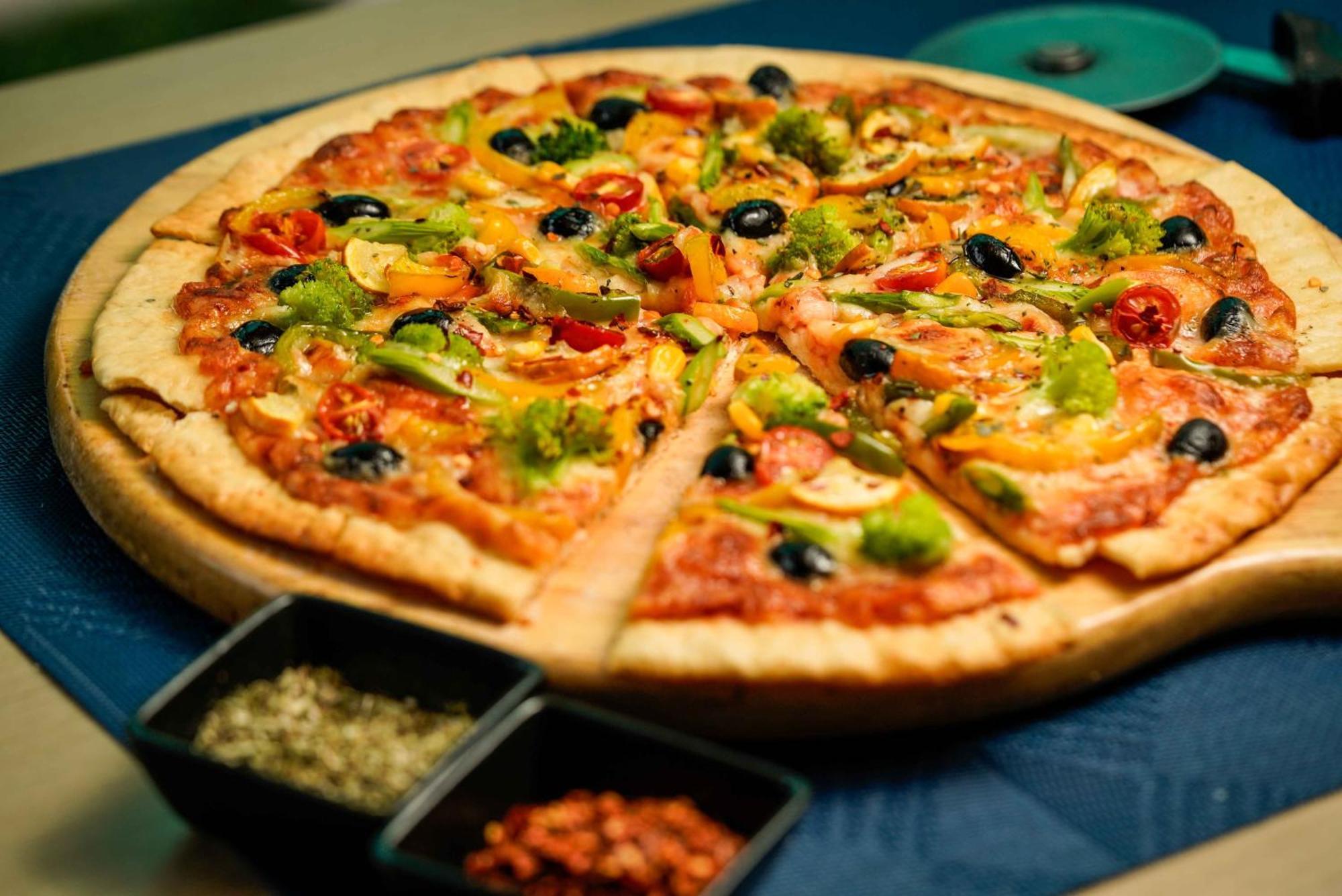 Novotel Kolkata Hotel And Residences Dış mekan fotoğraf Pizza