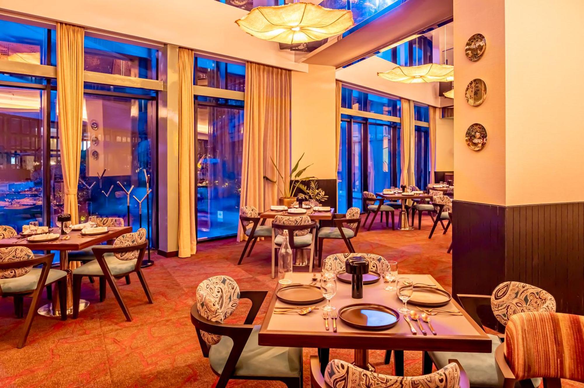 Novotel Kolkata Hotel And Residences Dış mekan fotoğraf The restaurant