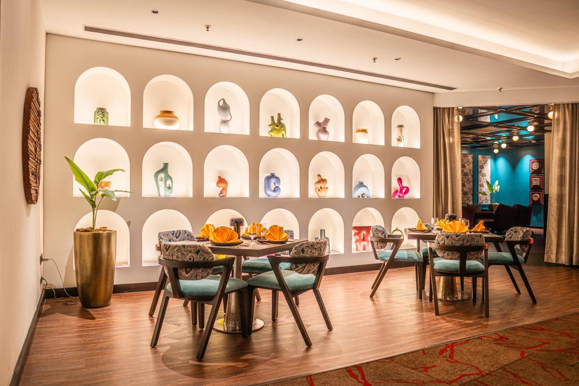 Novotel Kolkata Hotel And Residences Dış mekan fotoğraf The restaurant