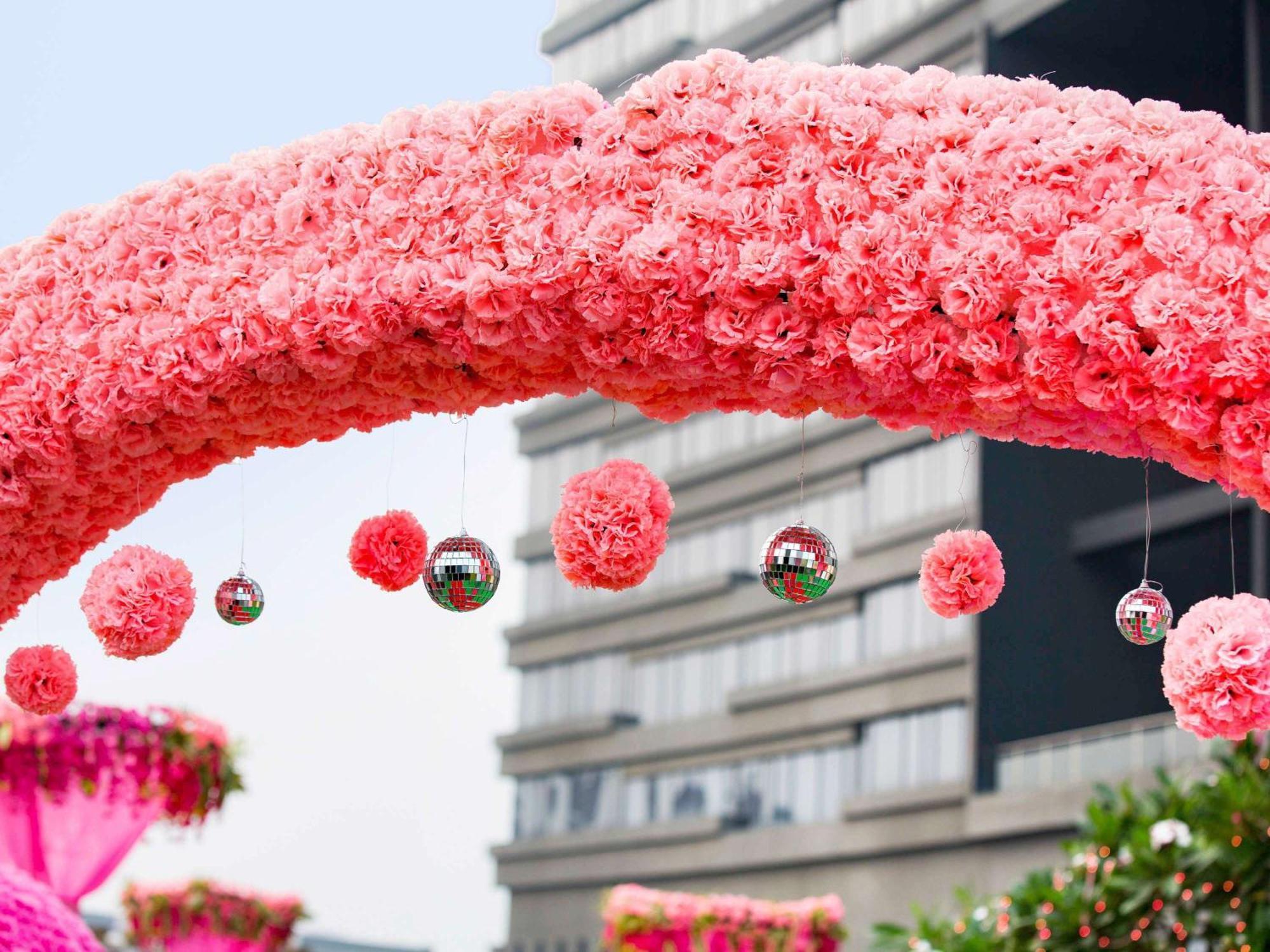 Novotel Kolkata Hotel And Residences Dış mekan fotoğraf Flower Festival in Japan