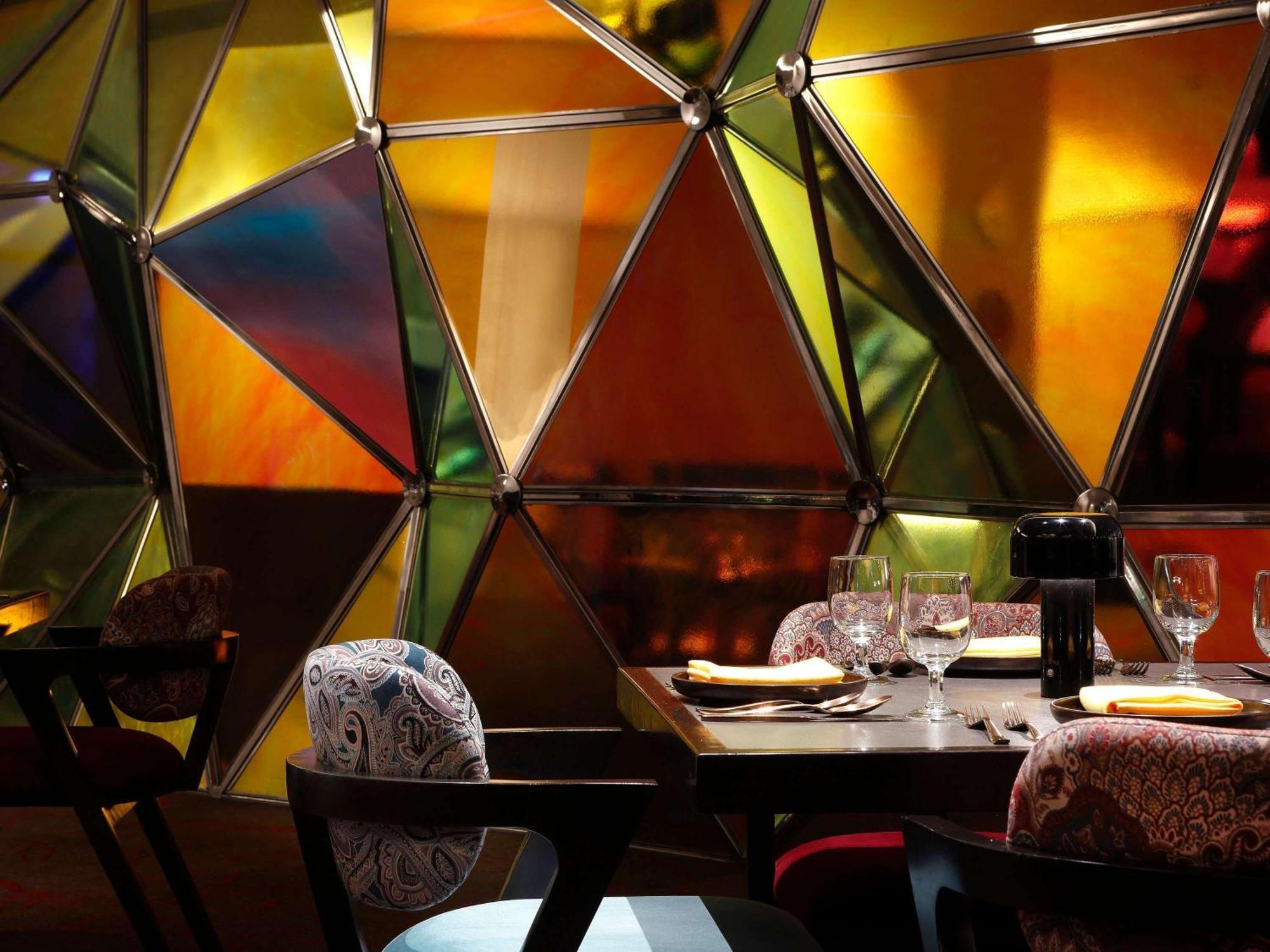 Novotel Kolkata Hotel And Residences Dış mekan fotoğraf Interior of the restaurant