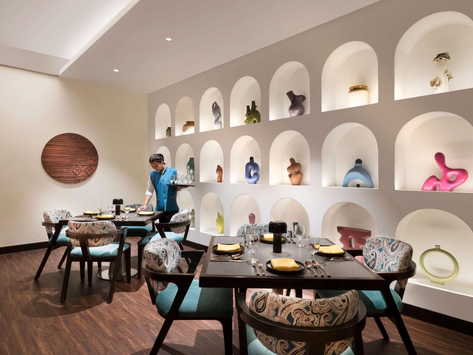 Novotel Kolkata Hotel And Residences Dış mekan fotoğraf The restaurant