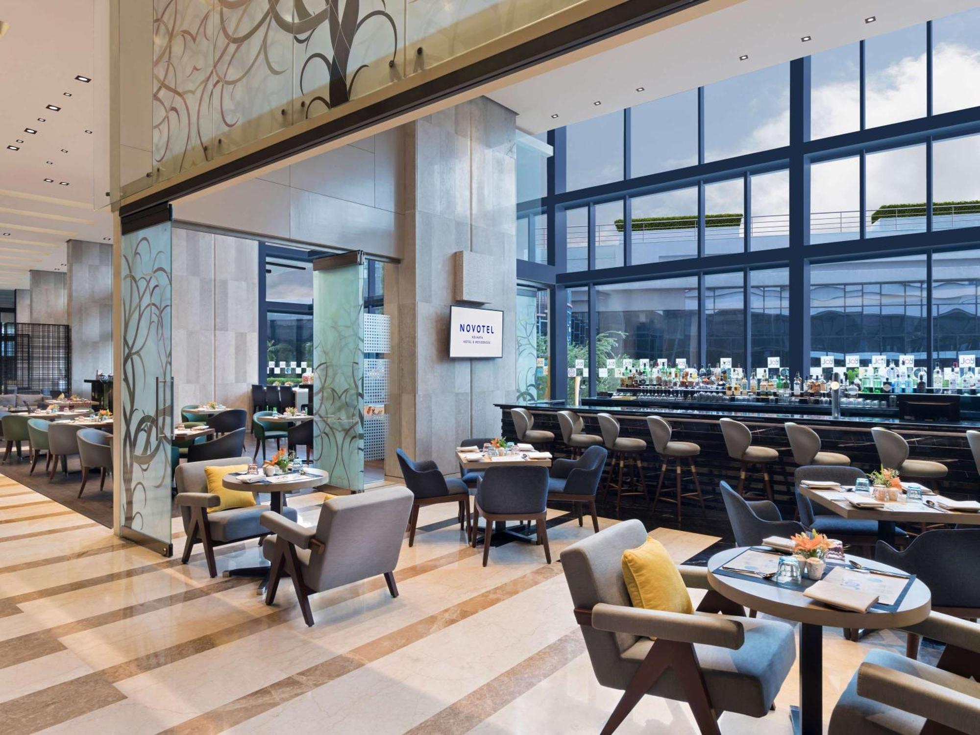 Novotel Kolkata Hotel And Residences Dış mekan fotoğraf The restaurant