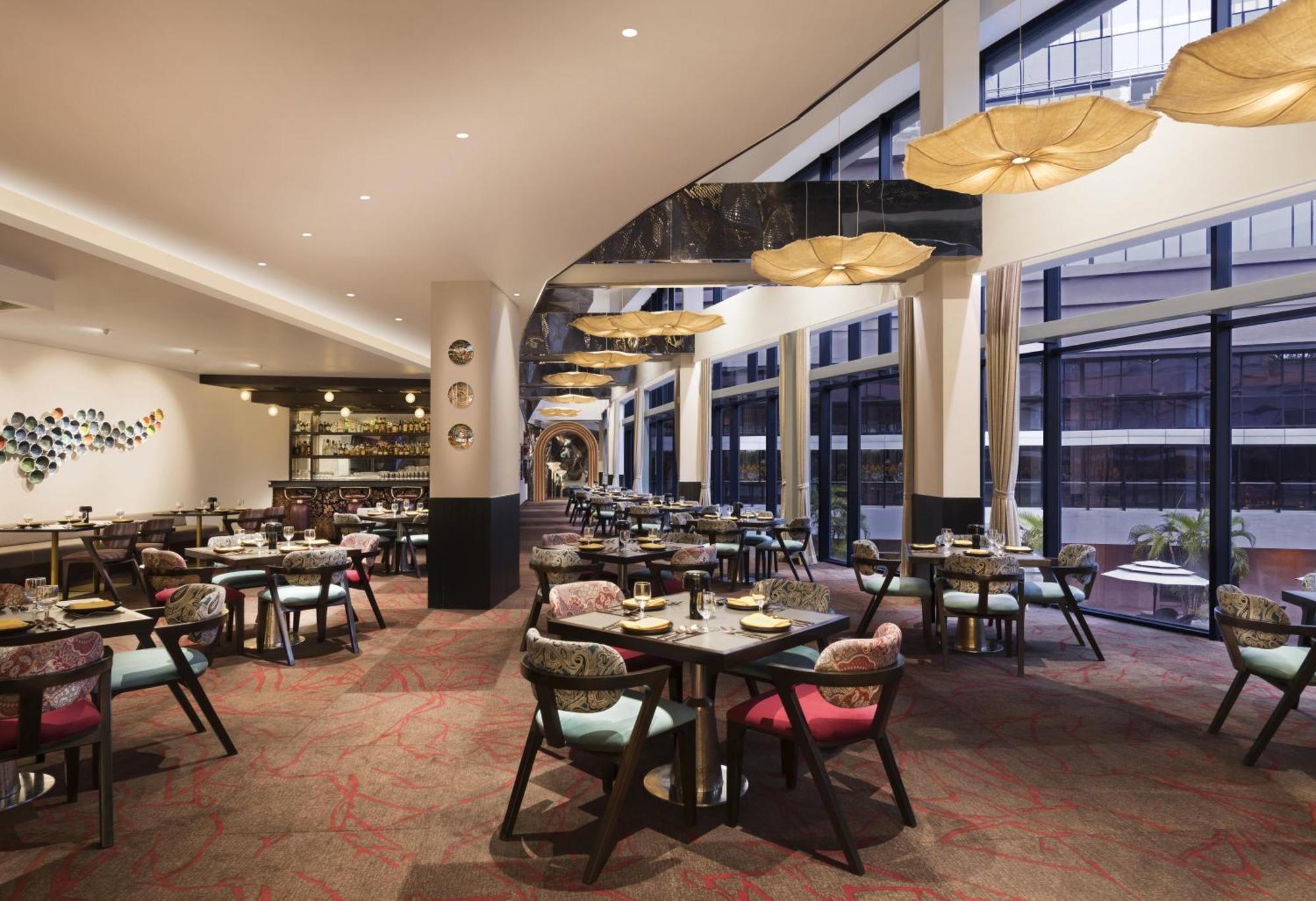 Novotel Kolkata Hotel And Residences Dış mekan fotoğraf The restaurant