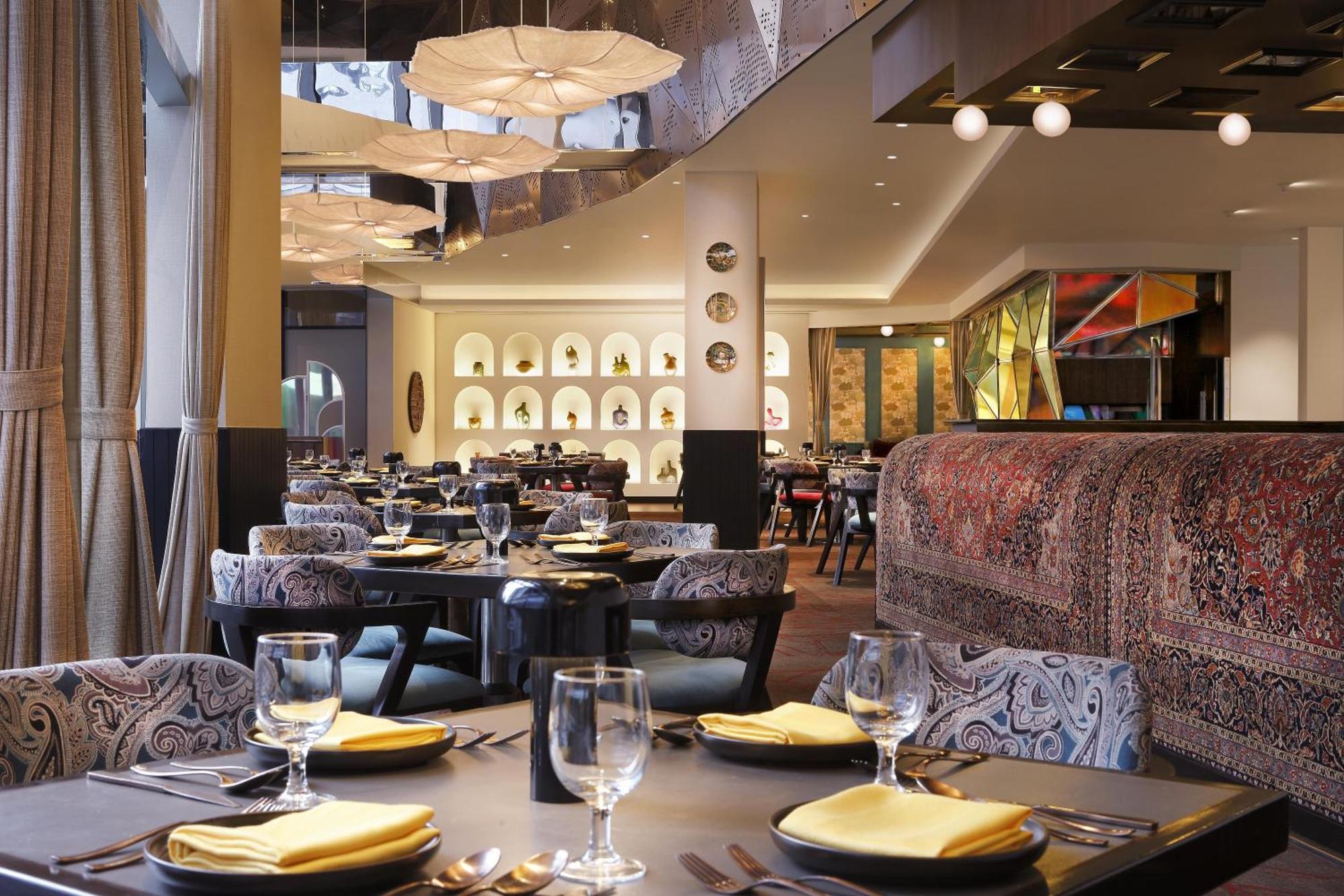 Novotel Kolkata Hotel And Residences Dış mekan fotoğraf The interior of the restaurant